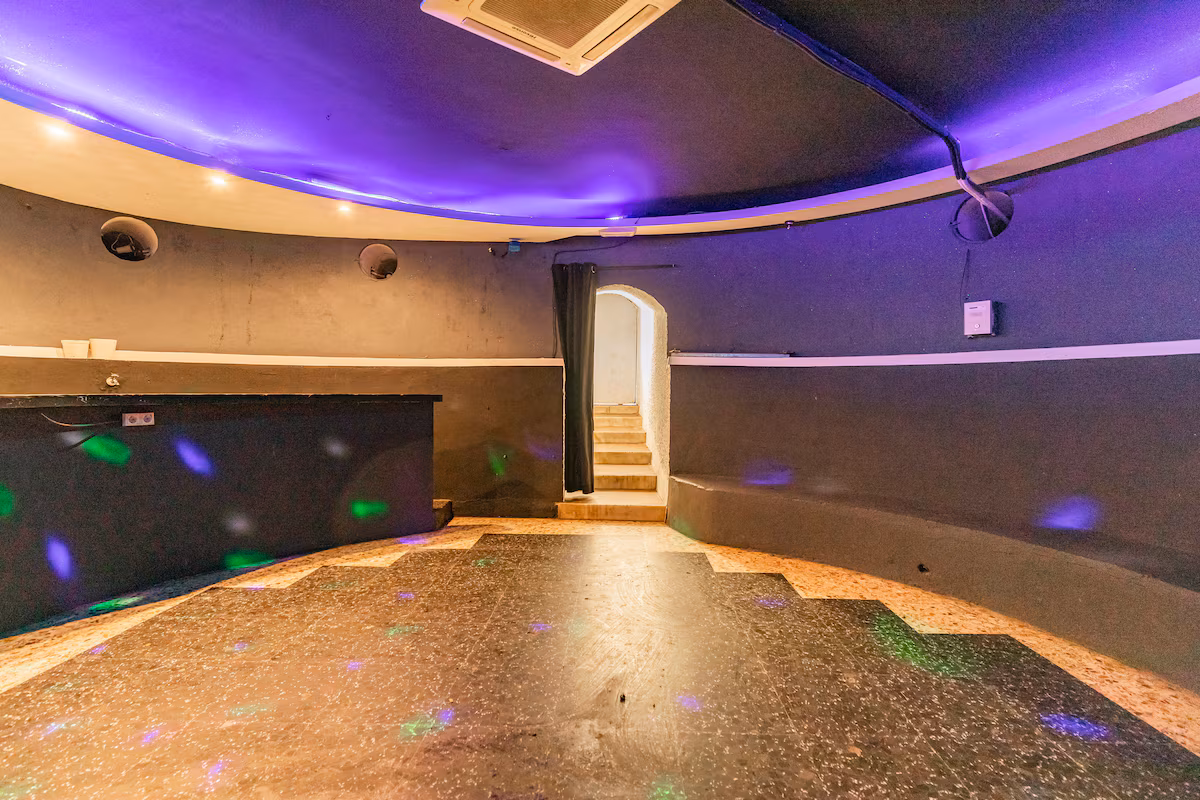 21bd3d87 90f3 40a7 8a84 ad814d835fe9